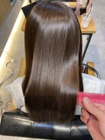 エウレカ(eureka)&nbsp;艶感ストレート×透明感ブラウン