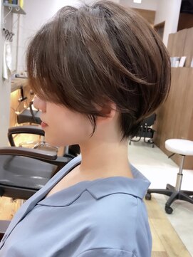 ビュー フクオカ(VIEW FUKUOKA) 美髪にオトナかわいいホワイトグレージュネビージュショートボブ