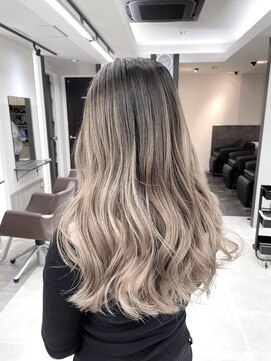 ロイオブジゼル(roi of GiseL) バレイヤージュ【博多天神】@halu_the_world