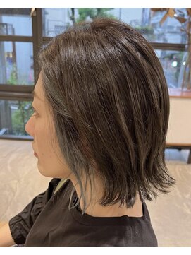 ニーイチイチ(211) 似合わせカットイメチェン/インナーグレージュ