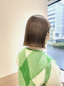 イチエ(icie) 切りっぱなしのストレートボブ×ミントグレージュ