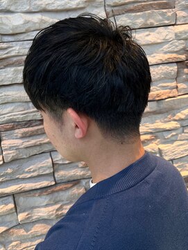 レナークアリア(LENAHC ARIA) メンズ刈り上げショートカットマッシュスタイル
