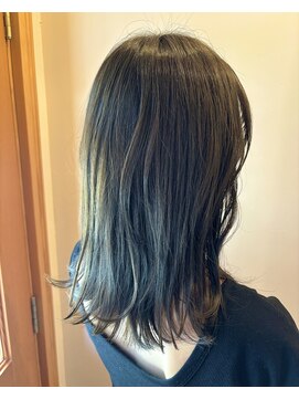 トレパルッキエーレ(tre parrucchiere) ［-tre-］ミディアムヘア×オリーブグレージュ　20代/30代/40代