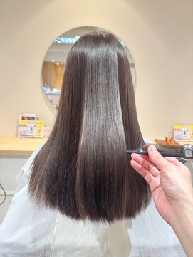 クールブ(Courbe) 嫌な赤みサヨナラ!大人気のシルバーグレージュカラー