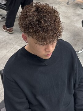 イーラ(era) スペインカールメッシュ茶髪スパイラルパーマ波巻きパーマ