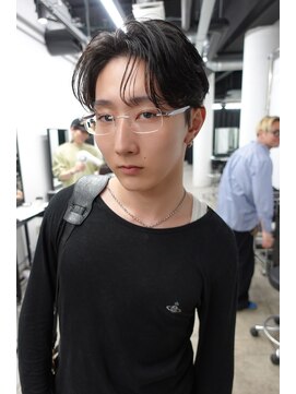 ピア ヤクイン(Pia Yakuin) センターパートスタイル