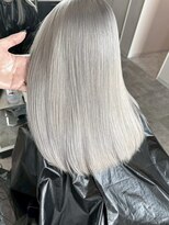 エイチ(H) xブリーチ/ホワイトグレージュ/レイヤーカット/チェリーブラウン