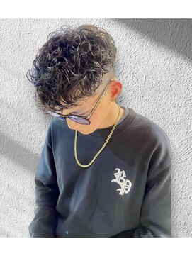 トレドエイト バイ ヘッドライト 横浜店(toledo8 by HEADLIGHT) スペインカール メンズパーマ 刈り上げ 横浜