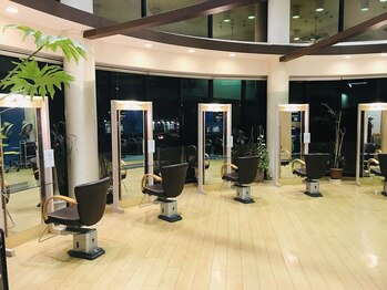 エモーシオン(HAIR CREATE EMOTION)の写真/心地よいリラックス空間で、オシャレを楽しむ贅沢なひとときを体験しませんか♪