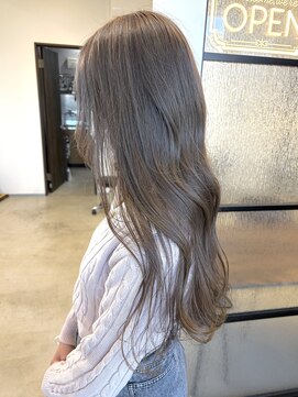 クオン 伊勢崎(QUON.) グレージュカラー