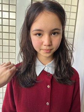 ラパンセヴェール(LA PENSEE VERT) レイヤーカット、ミディアムカット、顔まわりカット