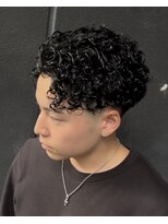 イーラ アメ村店(era)&nbsp;センチパーマ　ツイストスパイラル眉カットメンズパーマ