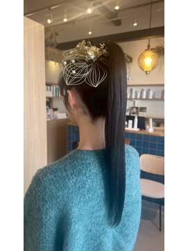 リエットヘアー 杢左店(Lie-et. hair) 成人式｜艶髪ストレート×ゴールド水引のポニーテールアレンジ