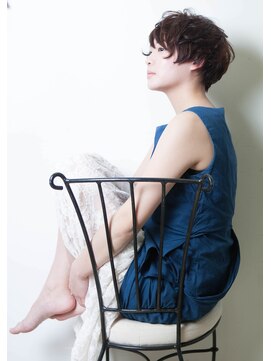 シロ(SiLO) *柔らかいフォルムのショート/ブラウン系ツヤカラー*