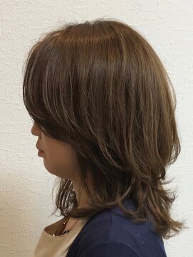 ヴェイスサロン(Vase Salon) 刈り上げセンターパートクラゲヘアーオリーブグレー4