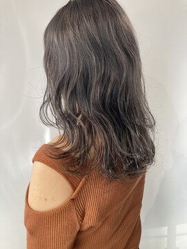 キコエル 三軒茶屋(kikoeru) シルバーグレーウェーブヘア