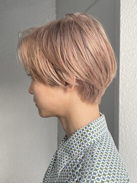 ソーコ 渋谷(SOCO) ツーブロックミルクティーベージュナチュラル束感センターパート