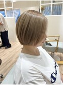 ショートボブ ベージュカラー ブリーチカラー