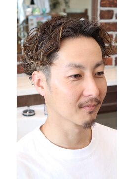 アクセプトザワールドバーバー(Accept the world barber) ２ブロックセンターパート×無造作パーマ