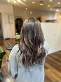 大人上品！シルバーベージュのコテ巻きロング/ハイトーン