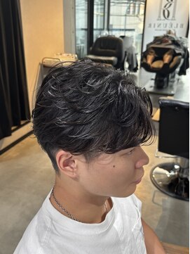 ブルニール 心斎橋(BLEUNIR) 韓国風　フェザーショート　刈上げヘア　アップバング