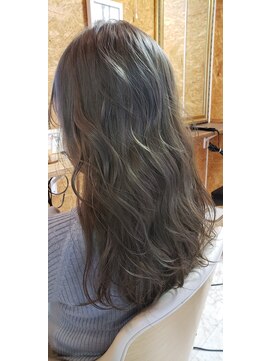 ハグ(Hug) グレージュ×ロング