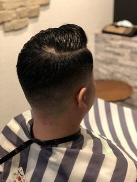 バーバーショップ レガロ(REGALO) ロースキンフェード　サイドパート