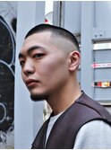 フェードカット　スキンフェードオシャレバズカット　メンズ