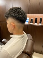 バーバーリング メソッド(BARBERING METHOD) スキンフェード×フェザーアップ