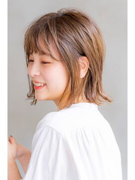 テイラー(Taylor) Taylor【大宮】　シアベージュ×あざと耳掛けボブ