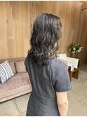 たっぷりカールのミディアムパーマ/20代/30代