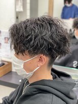 センターパート波巻きパーマスパイラルパーマツイストスパイラル