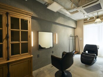 デュッカ(ducca)の写真/【南青山5席のプライベートサロン◆】女性stylistのみ在籍。ゆったりとした席間隔や半個室で安心と寛ぎを―