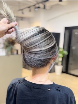 メリー オオサカ(Merly Osaka) 心斎橋/バレイヤージュ/レイヤーカット/海外レイヤー