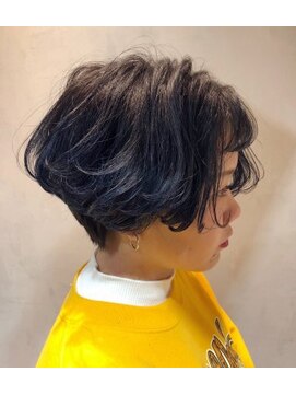 ジーナ(XENA) マニッシュショートボブ