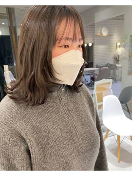 ビアノバ(via nova) 顔周りレイヤーの暗髪カラー