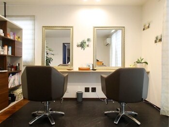 ロカヒ(ROKAHI)の写真/流行りの[ツヤ髪]は"若さ"の印象を与えます。5年後・10年後の髪・頭皮のことを考えた特別なヘアケアを―。