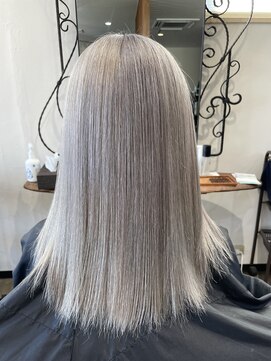 レジスタヘアーワークス (REGISTA hair works) ホワイトグレー