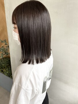 ニューカマー バイ ヘッドライト シブヤ(NEW COMER by HEADLIGHT shibuya) 前髪ストレート