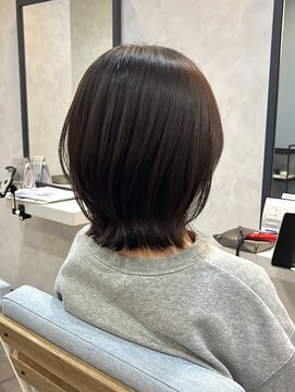 ルーチェ(Lu-che) 切りっぱなし外ハネミディアムボブ