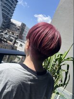 アブニール 柏東口店(AVENIR) 刈り上げ×白髪を生かしたボルドーピンクのハンサムショート