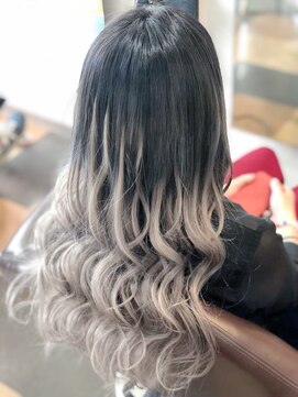 トゥエンティーフォー 泉大津店(24) ブリーチなしでハイトーングラデーション