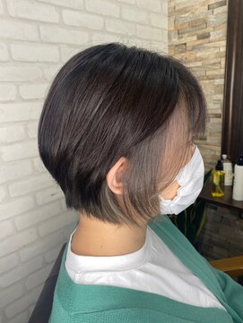 ハサミバイアトリエナガノ 千葉(8sami by atelier nagano) ショートボブ/センターパート/ツヤ髪/グラデーション/イヤリング