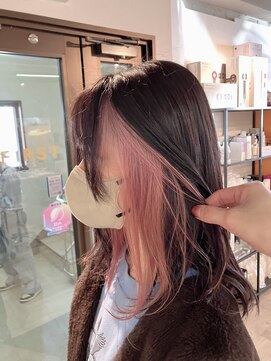 コワファースト長崎シャンプーボーイ 2nd(COIFF1RST 長崎 SHAMPOO BOY) 長崎 インナーカラー ペールピンク