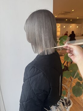 ルッツ(Lutz. hair design) silver  bob 0305