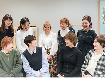ヘアサロン ナノ(hair salon nano)の写真/経験豊かな女性スタッフが勢ぞろい♪同じ大人世代だから似合うスタイルが見つかる!★髪質改善/白髪染め