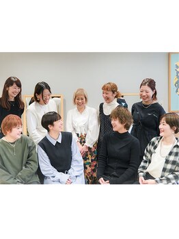 経験豊かな女性スタッフが勢ぞろい♪同じ大人世代だから似合うスタイルが見つかる!★髪質改善/白髪染め