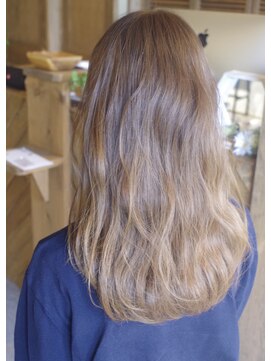 ヘアードレスビュー(hair dress V.I.E.W) ロング×プラチナベージュ