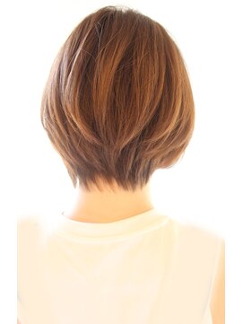 レウナ 外苑前(Reuna) 20代30代40代大人可愛いお手入れ簡単ショートボブ 形が綺麗