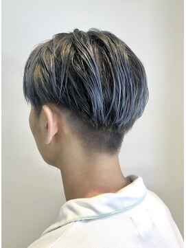 キー ヘアーアンドビューティーサロン(Kii hair&beauty salon) クールなツーブロックアッシュグレー